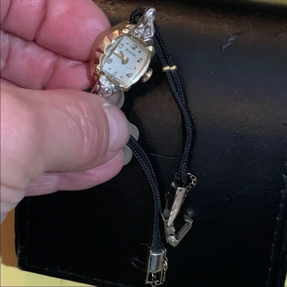 Bulova Vintage GOLD AND DIAMOND BULOVA LADIES WATCH VTG - Picture 6 of 8